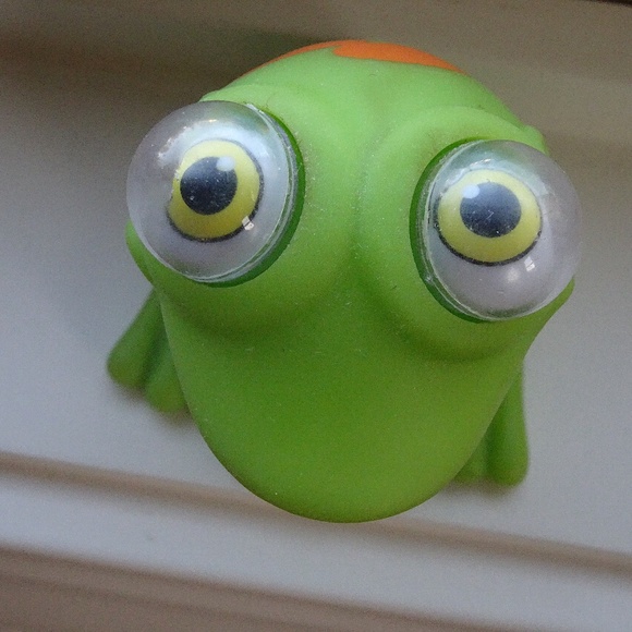 Flippy Frog Squishy Alien Eye Squeeze Frog Toy Stress Ball Anxiety Relief Toy :) - Picture 6 of 6